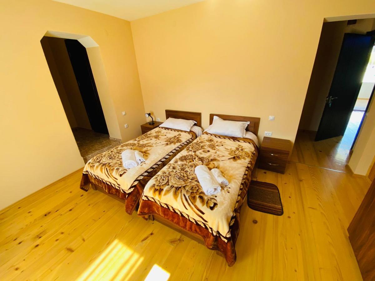 Guesthouse Alpenrose メスティア エクステリア 写真
