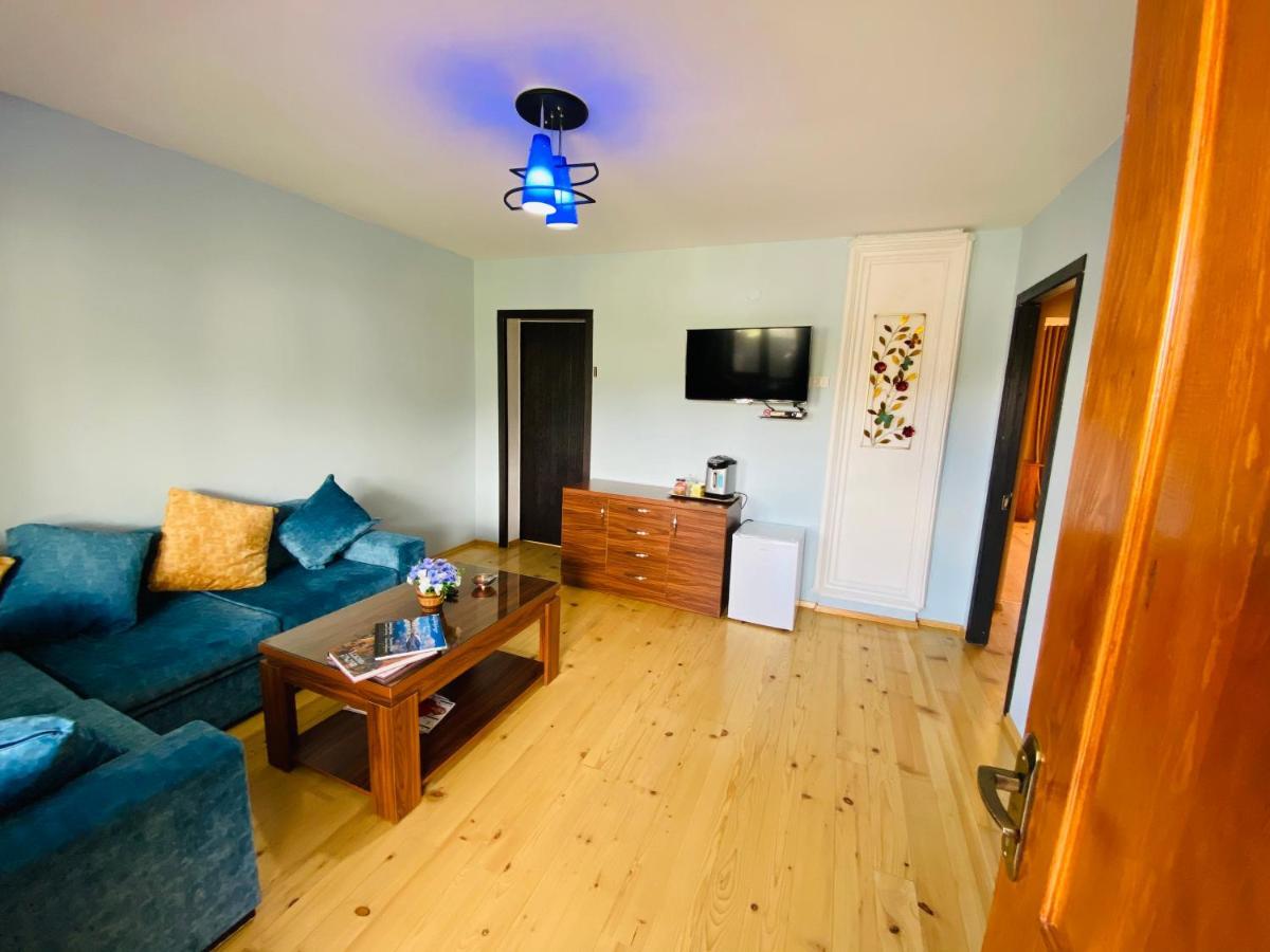 Guesthouse Alpenrose メスティア エクステリア 写真
