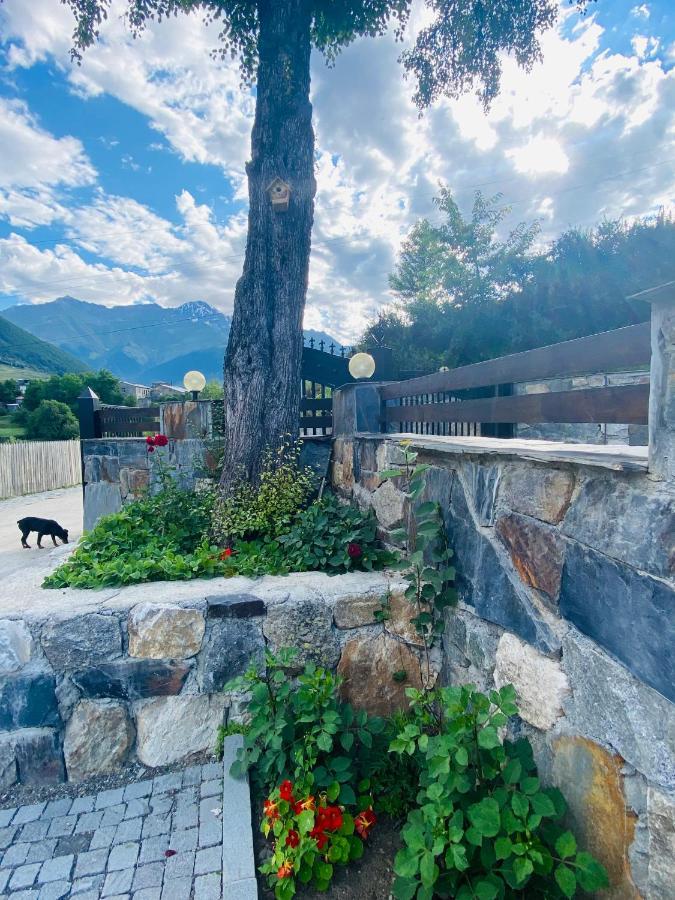 Guesthouse Alpenrose メスティア エクステリア 写真